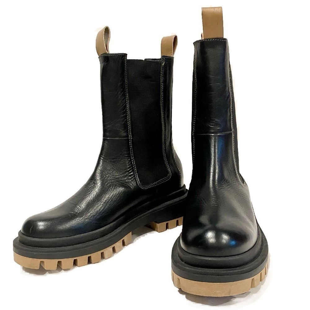 NWOT — Carvela Leather Ankle Boots with Pull Tabs Size 7 (38 eu)